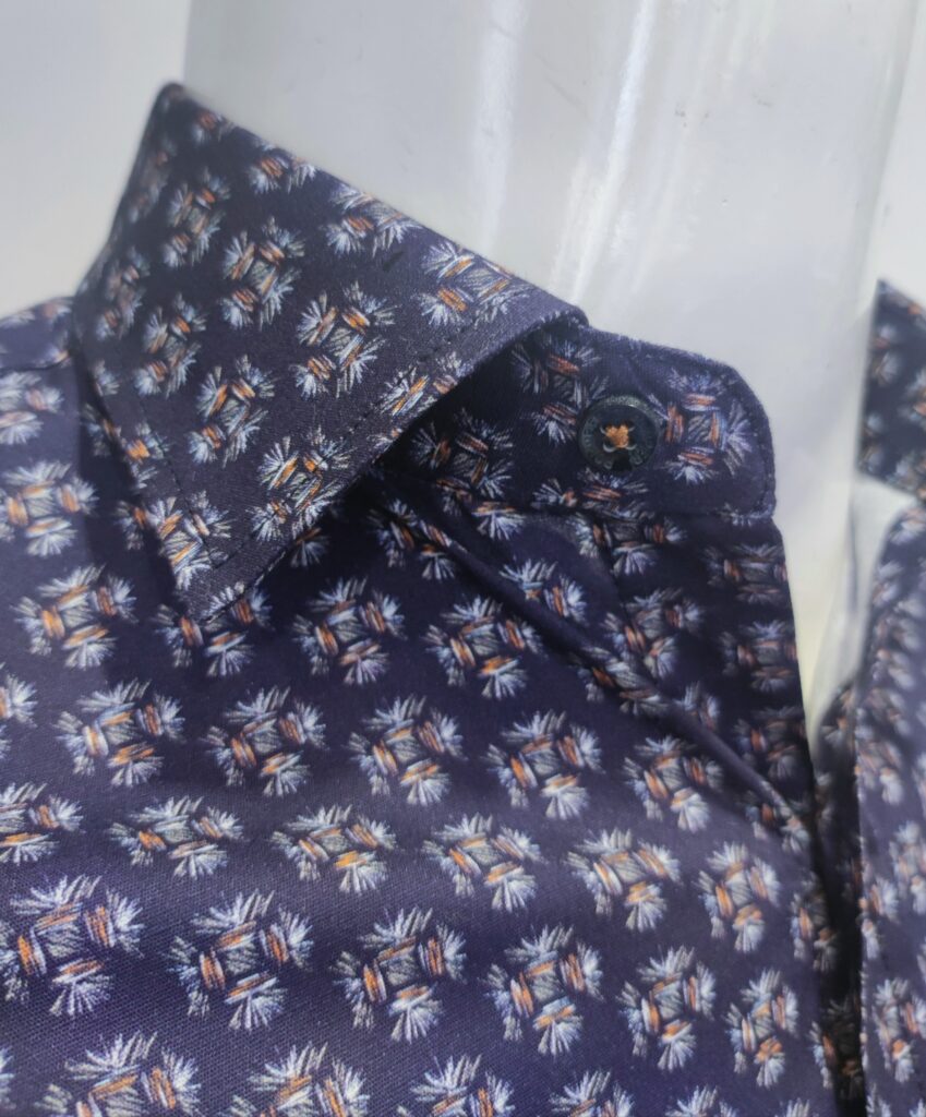 „Polim Pier Herrenhemd in Slimfit, dunkelblau mit kleinem Blumenmuster, hochwertige Baumwolle mit Elastan.“