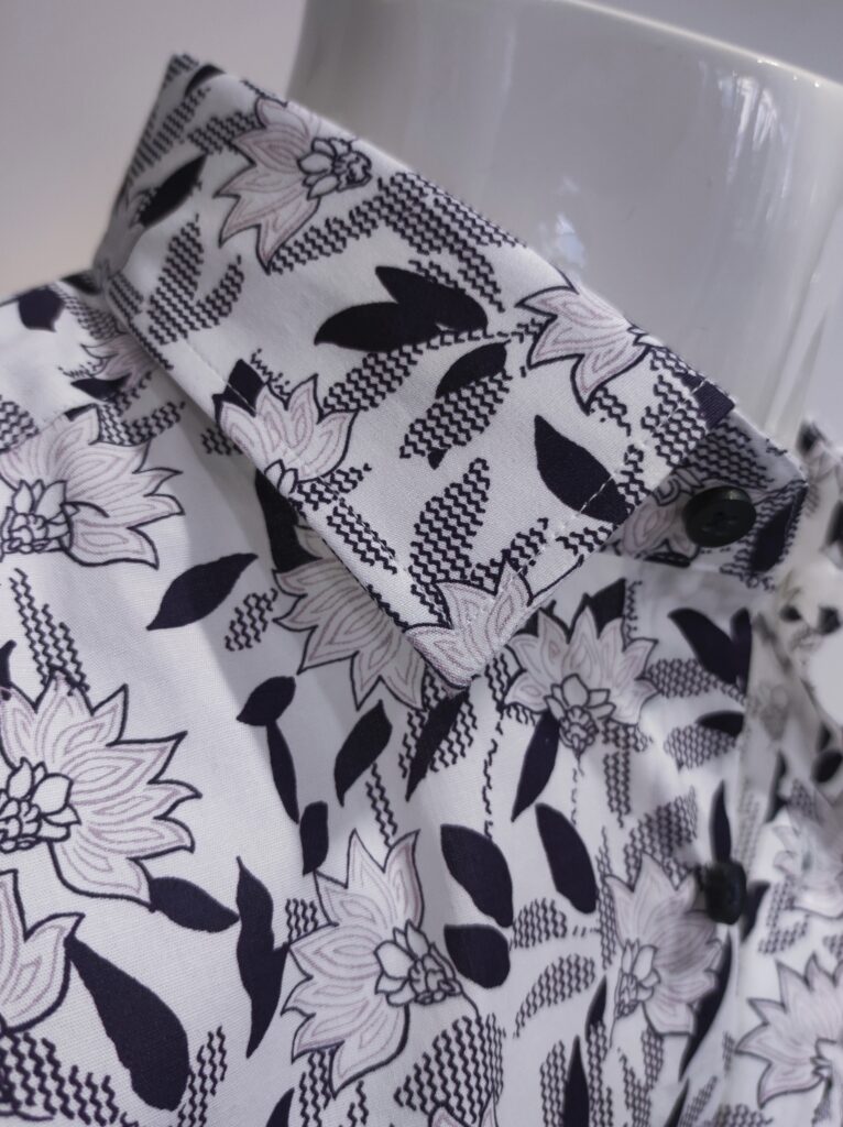 Premium Herrenhemd mit Blumenmotiv und Strukturdetails aus der Biblos Kollektion